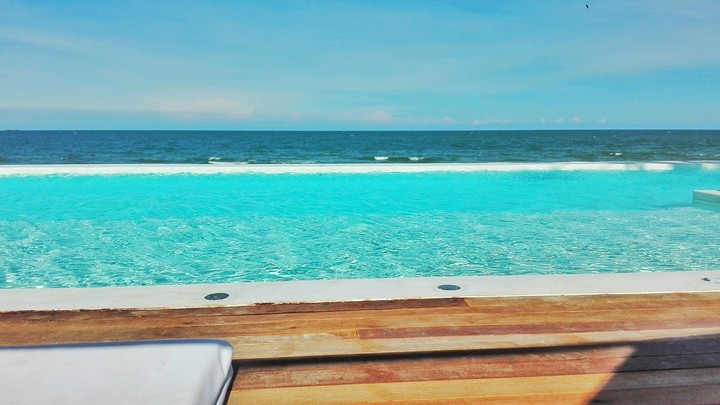 sea view pool