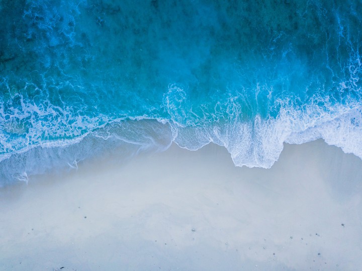 Beach Shore Blue water 4K