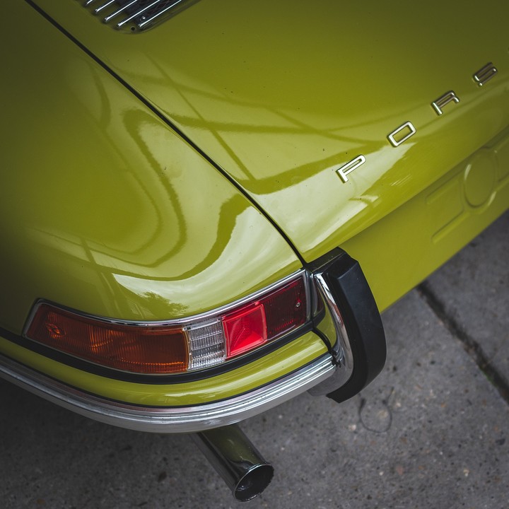 911