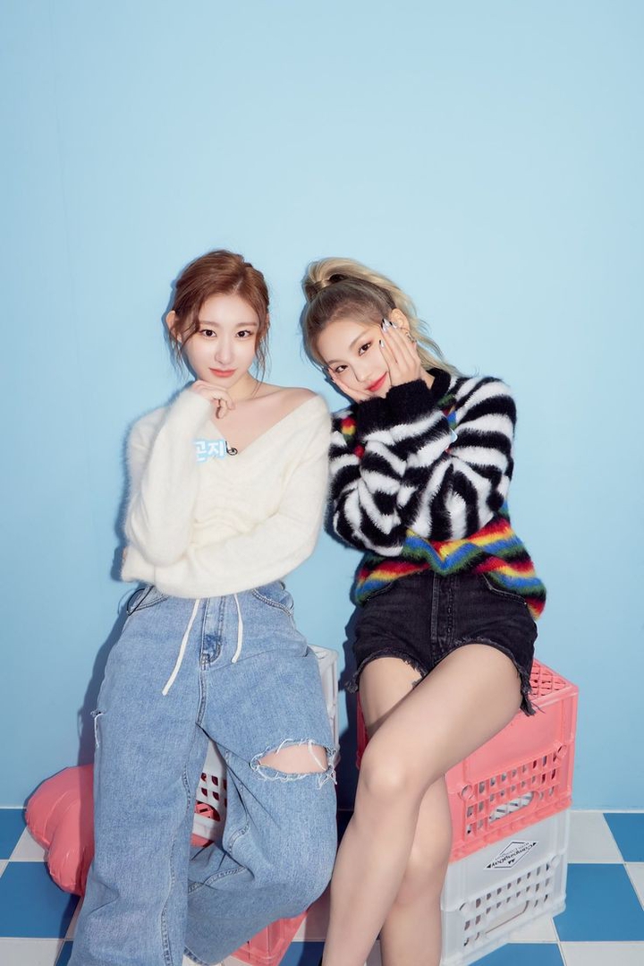 yejiyaaaa & chaeryeongaaaa