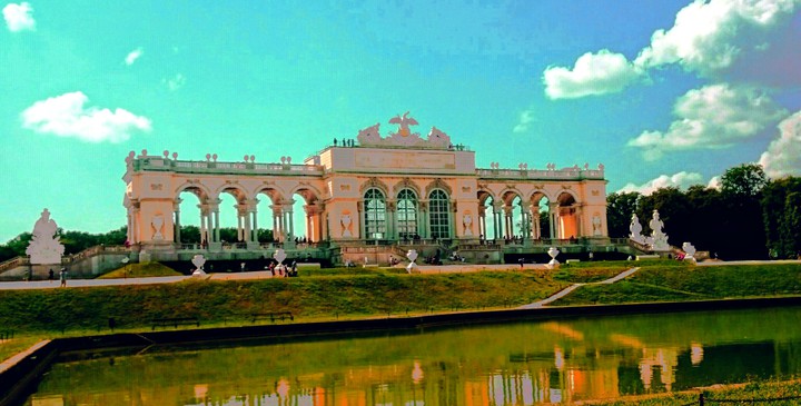 VIENESE ELEGANCE