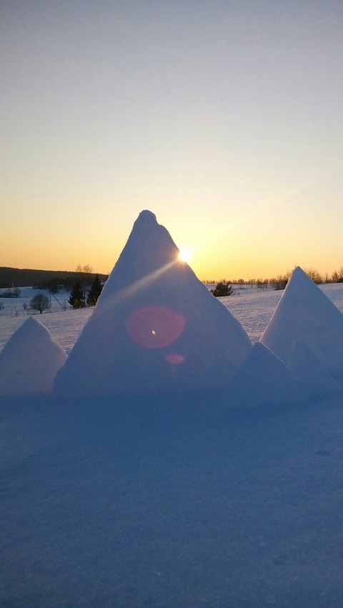 Snow pyramids❄