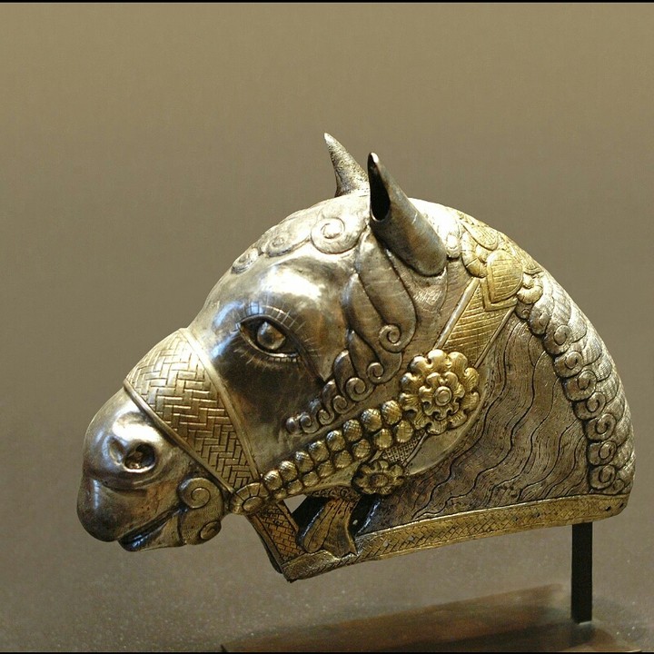 head of horse statue
