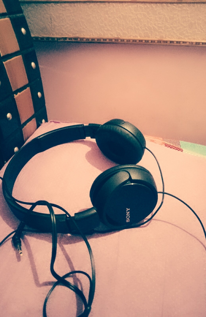 Headphone