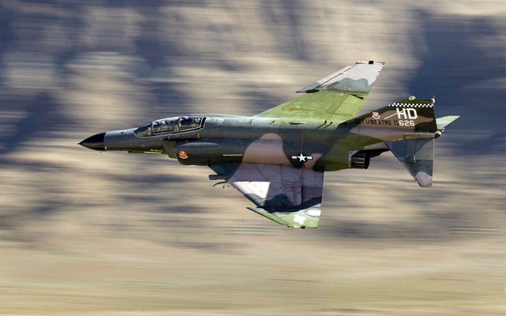 Fighter jet