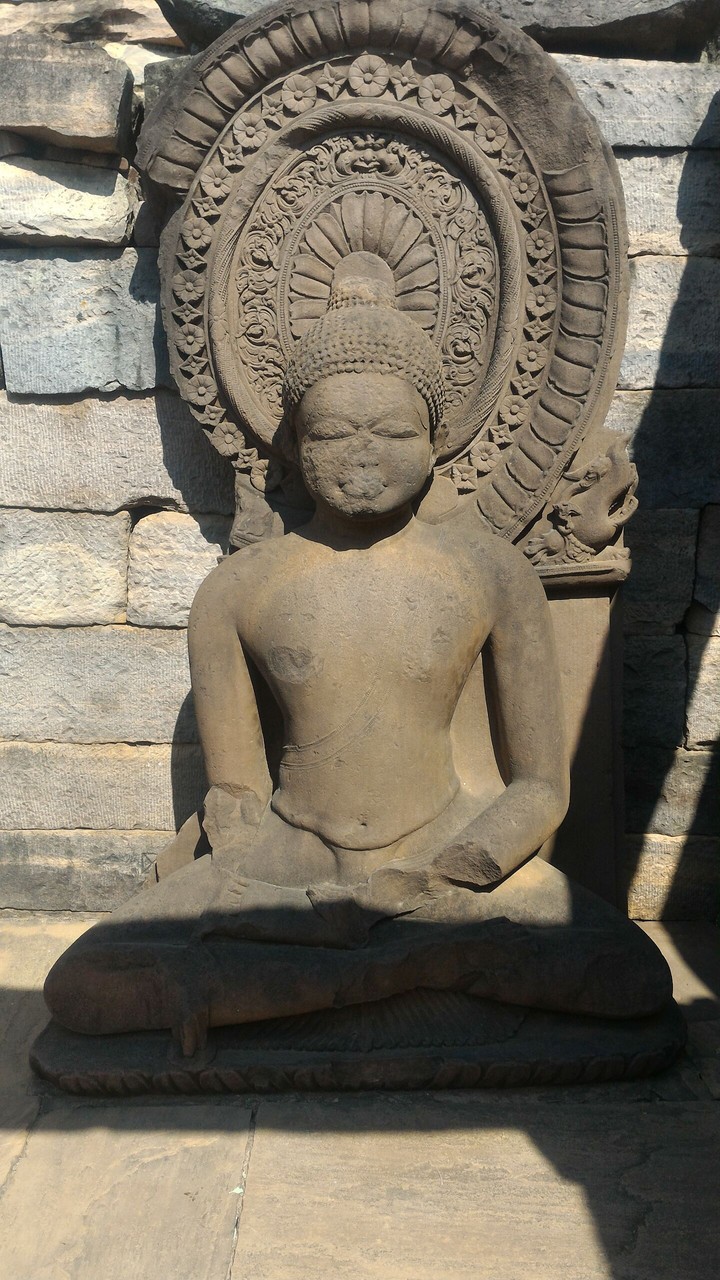 Buddha sculpture