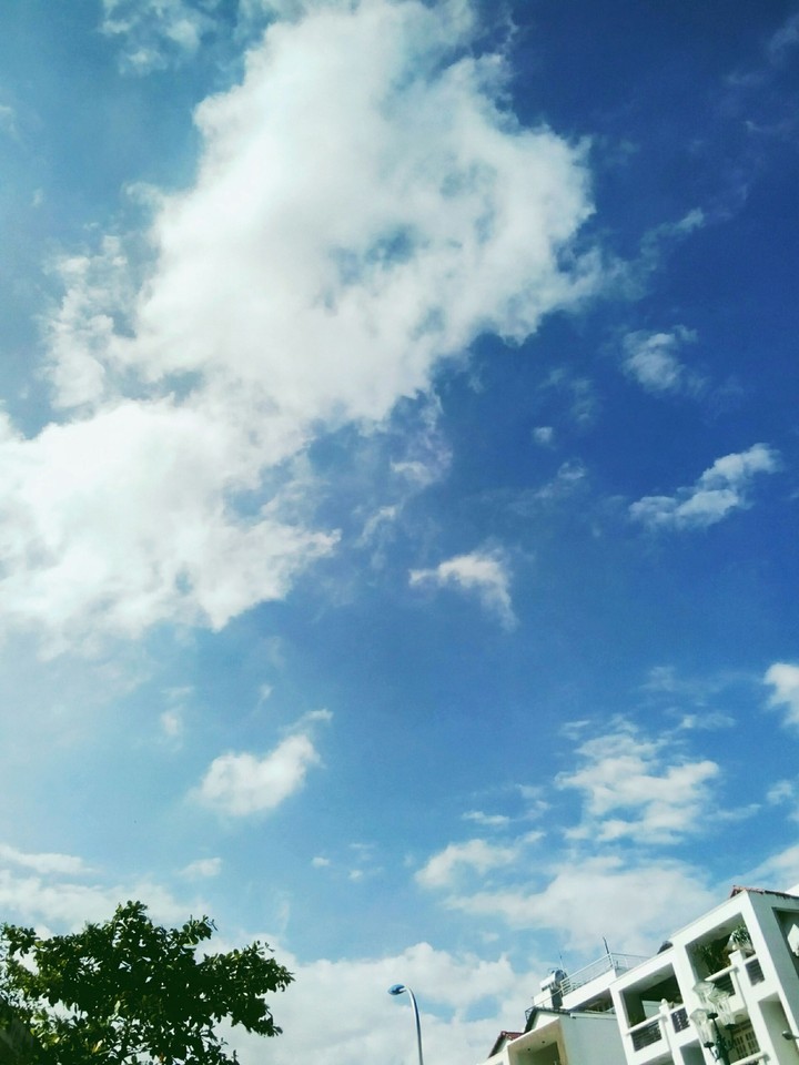 Mây của trời cứ để gió cuốn đi☁