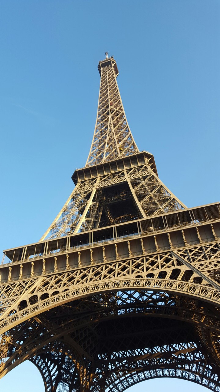 Tour Eiffel , Paris