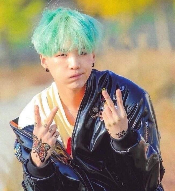 Yoongi and his swag ❤️❤️
