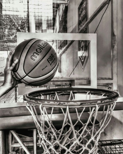 Coach dunking