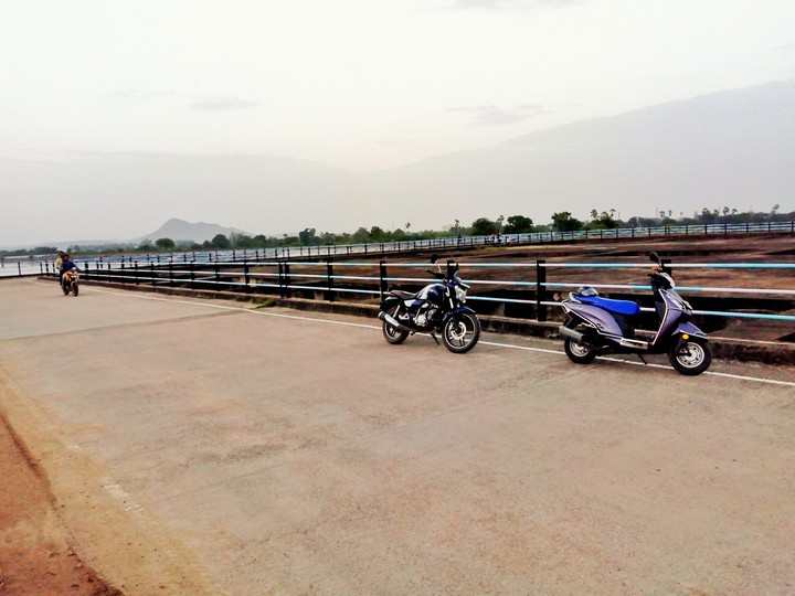 bajaj v15