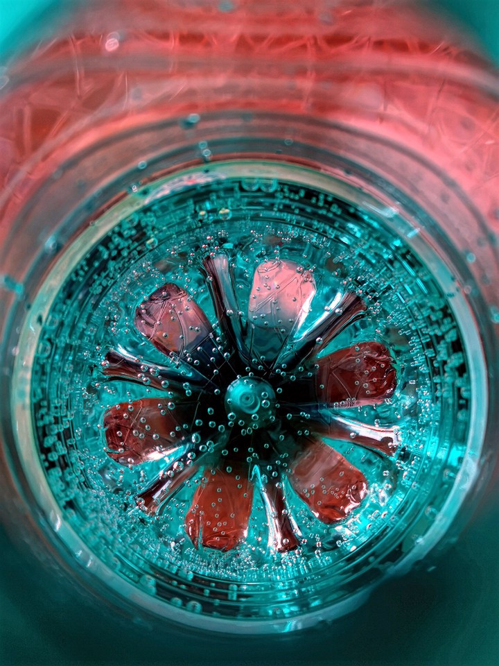 Bulles d'eau gazeuse dans ma bouteille