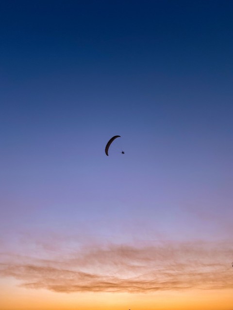 tapety Orange, parachuting