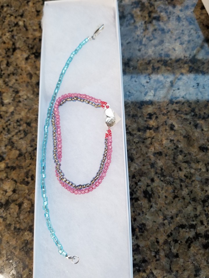 pink & grey, Julia with turquoise single strand