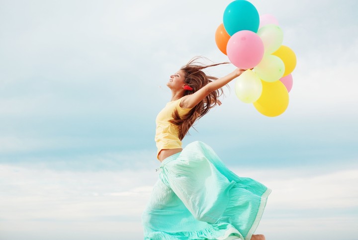 balloon girl smlie mood for brunette