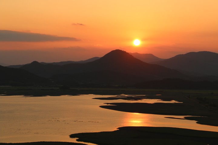 산위의 노을 