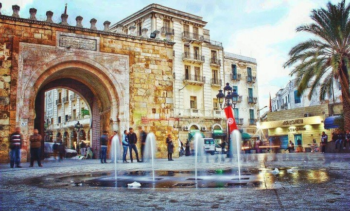 Tunis . bab bhar