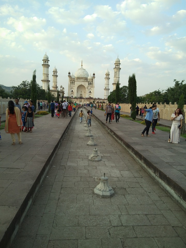 replica of taj