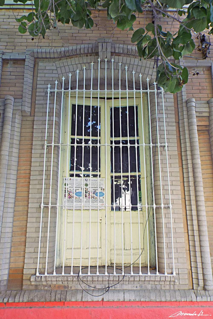 antigua frase del siglo pasado, "Hechar reja" literal