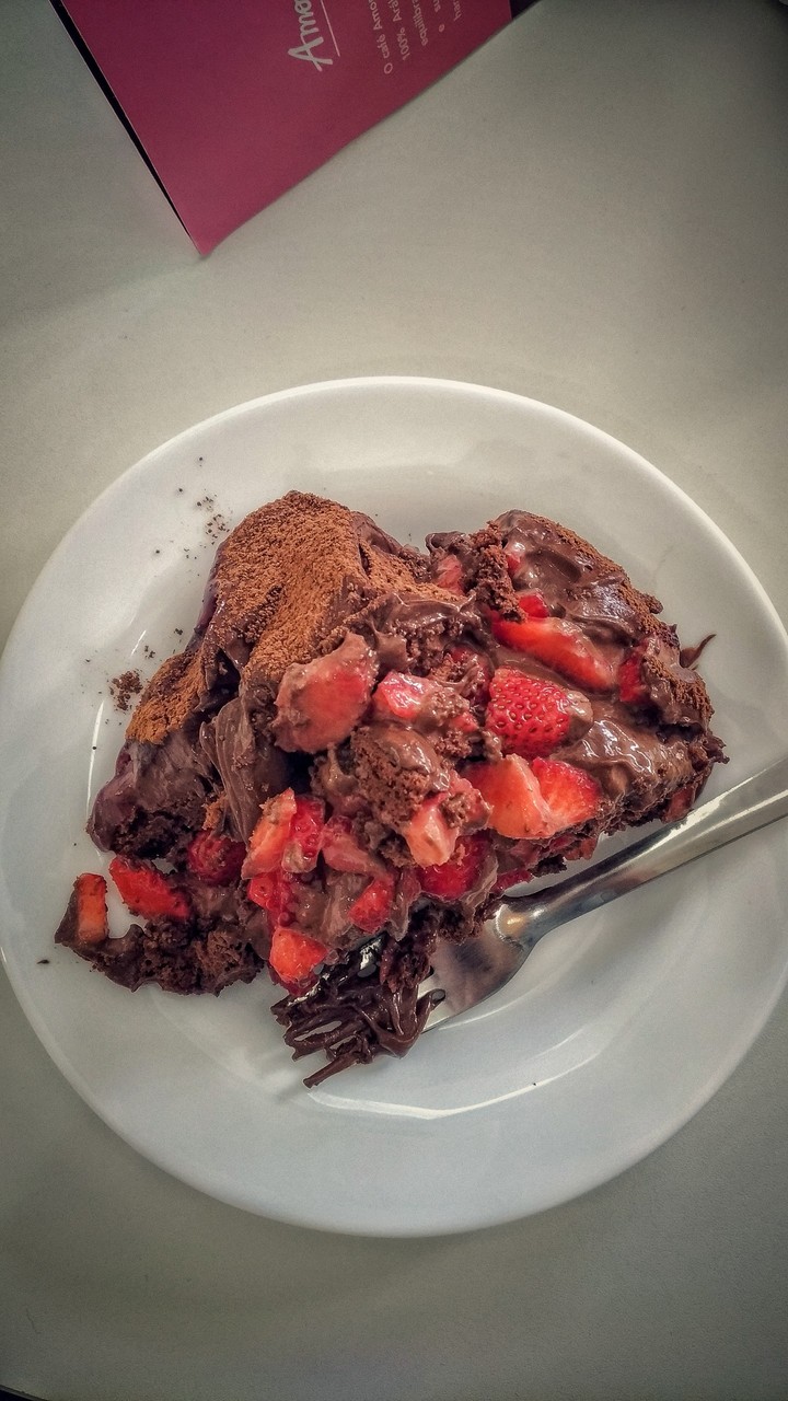 Brownie-cake with strawberrys