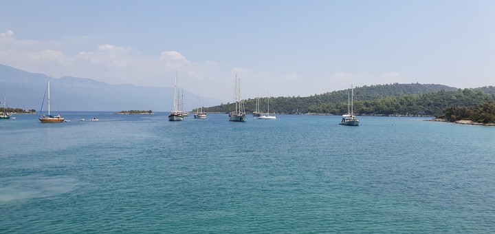 море