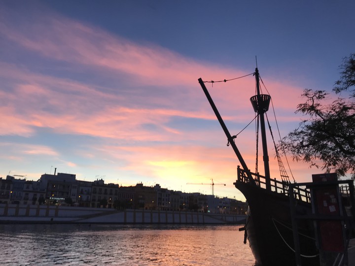 Triana atardeciendo.