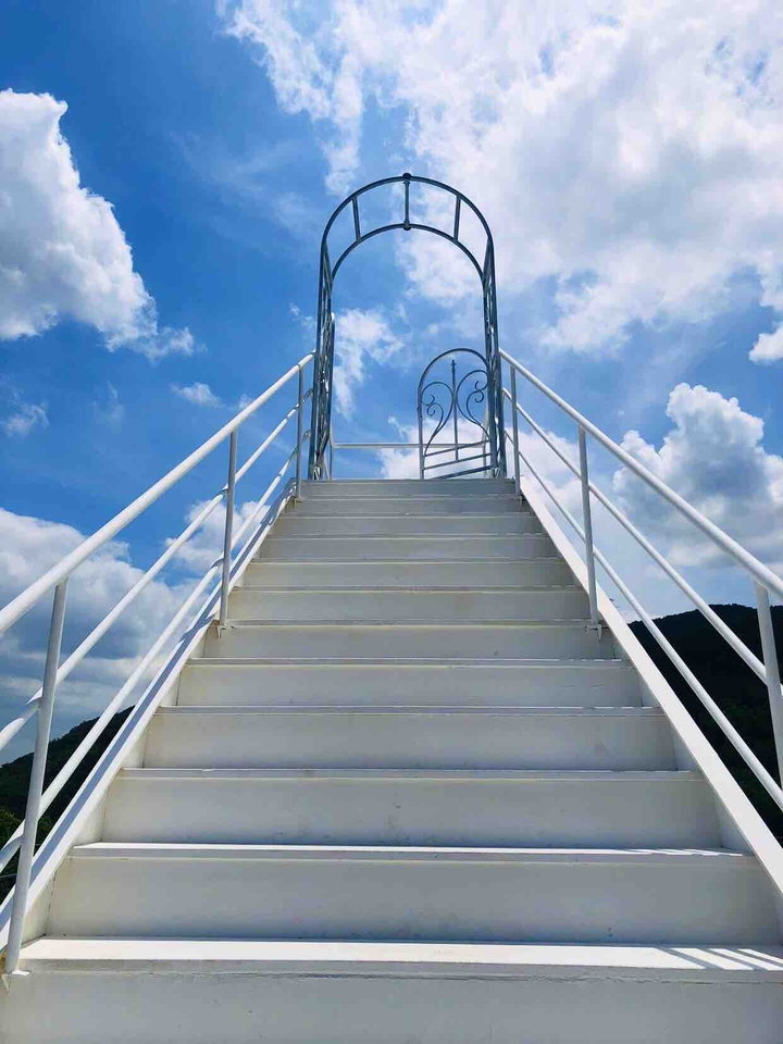 Sky stairs(Stairway to Heaven)