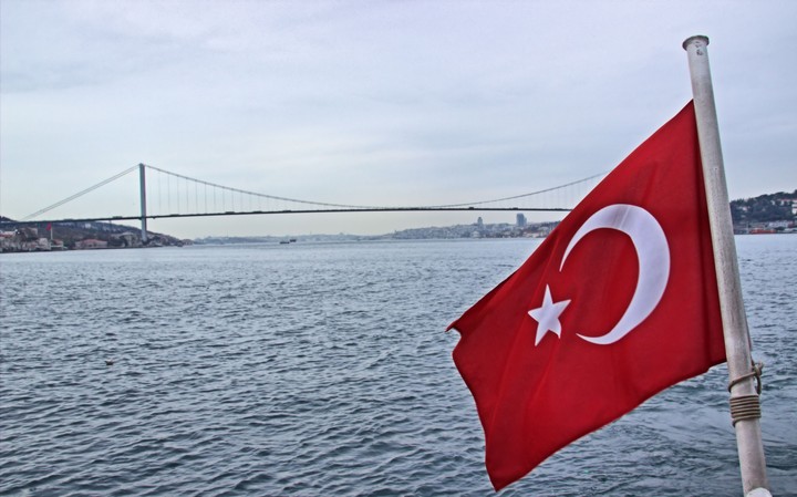 Sea , flag of Turkey.