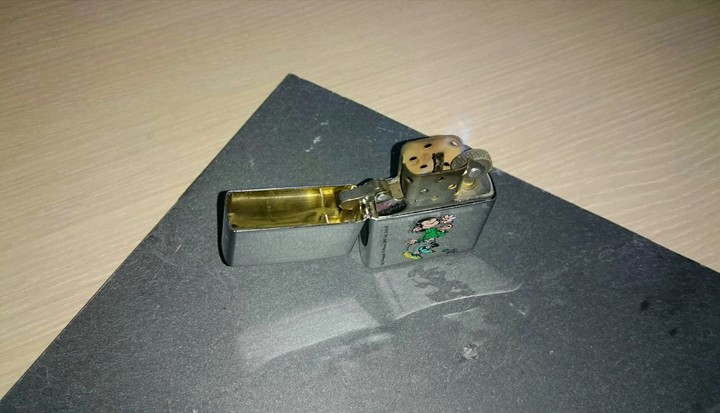 Guust Flater zippo