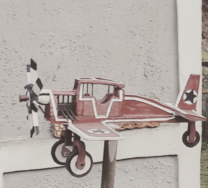Toy plane