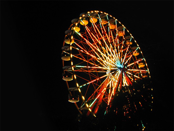 Fun fair wheel