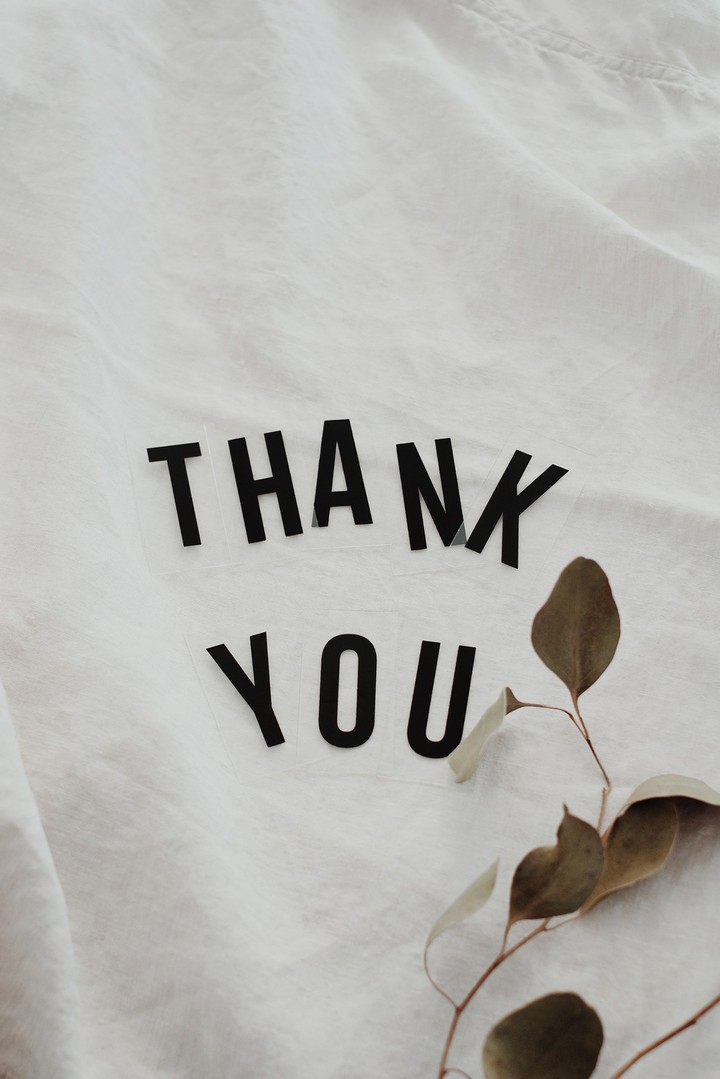 Sprache  , kind ,flowers,