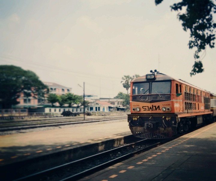 train to Lopburi