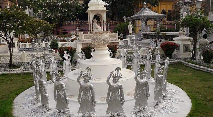 Statue
