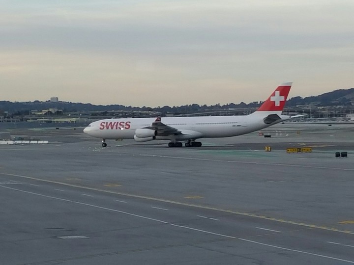 Swiss Air A-340 at SFO