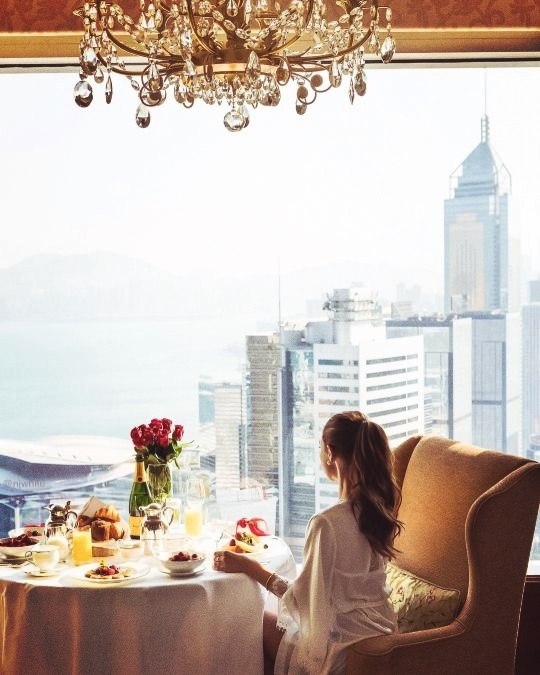 Lady - Breakfast with a View