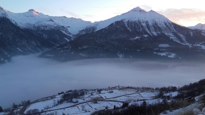 les nuages recouvrant la vallée