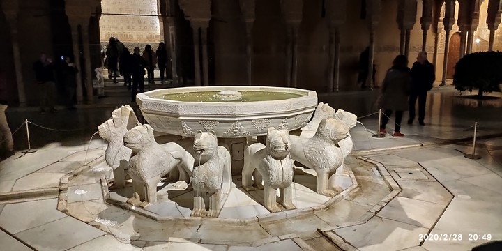 lion fountain in Alhambra palace