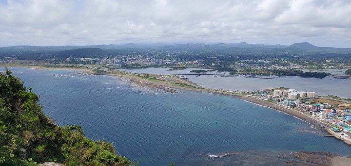 제주 성산일출봉에서 바라본 제주도