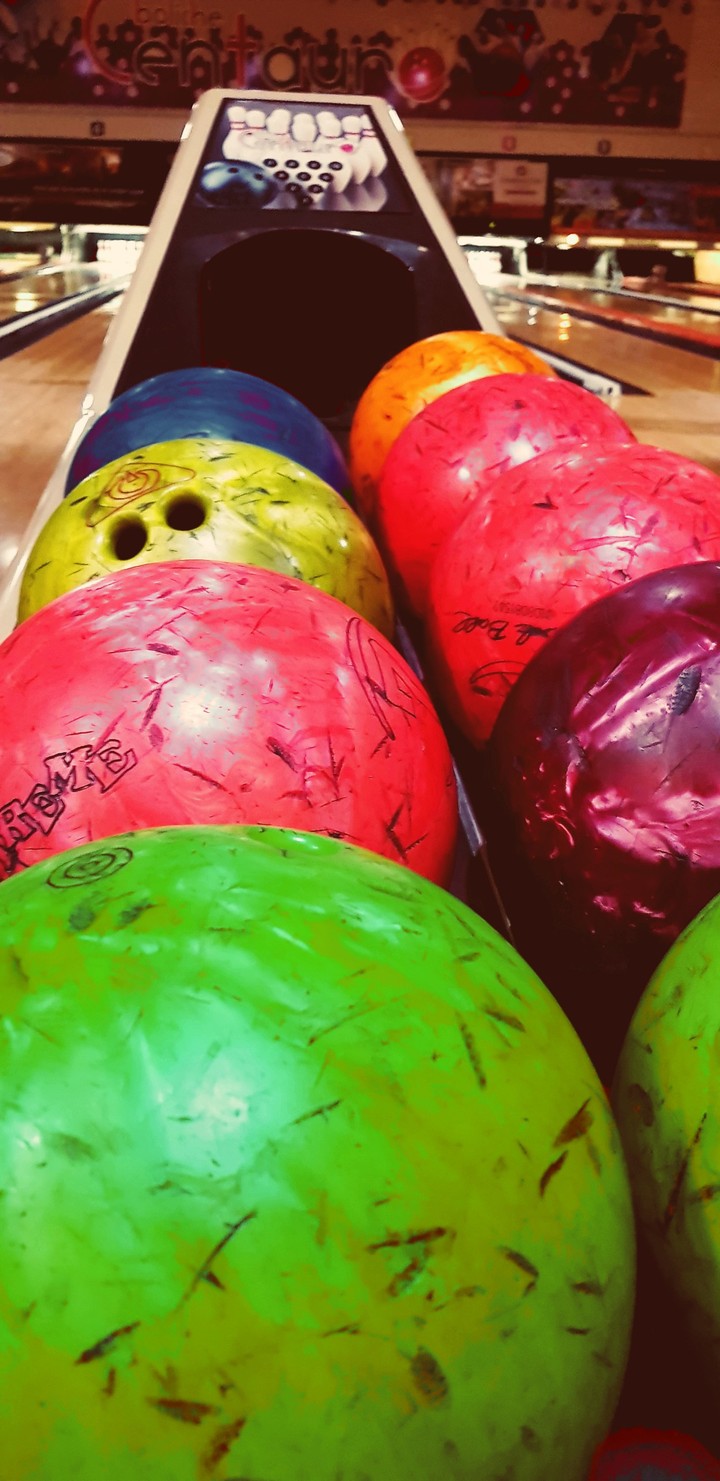 juego en pelotas #bolos#boliche
