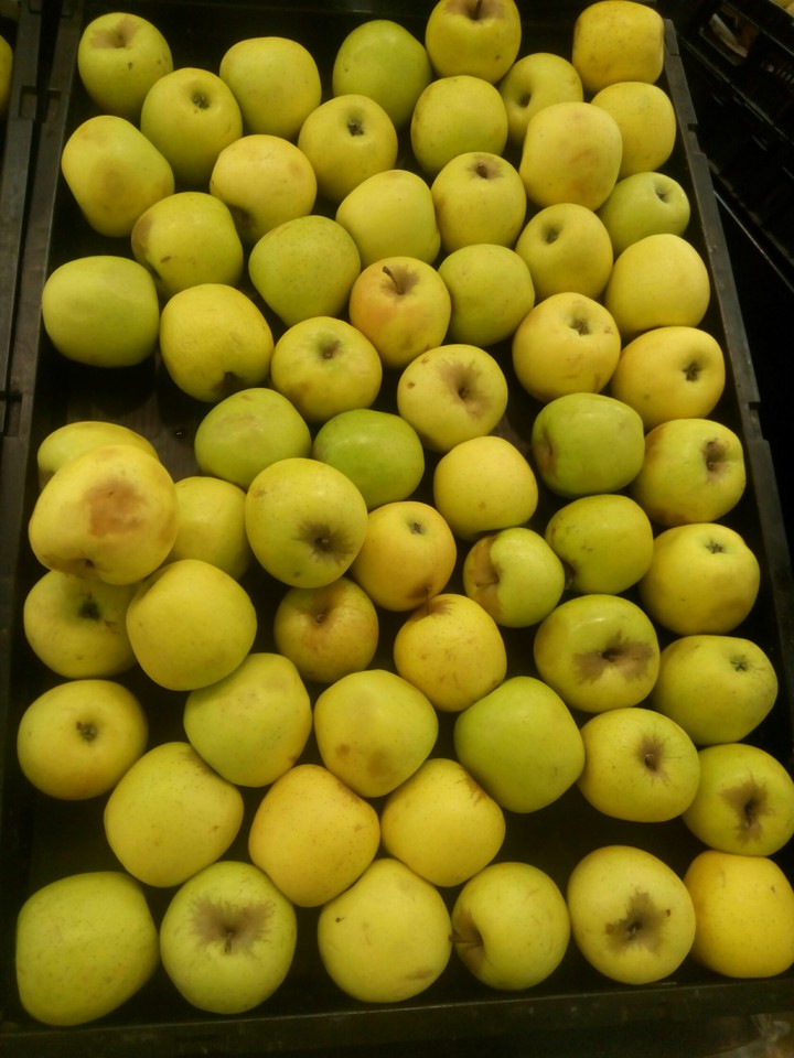 yellow apple