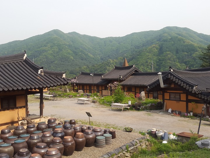 한옥 과 장독대