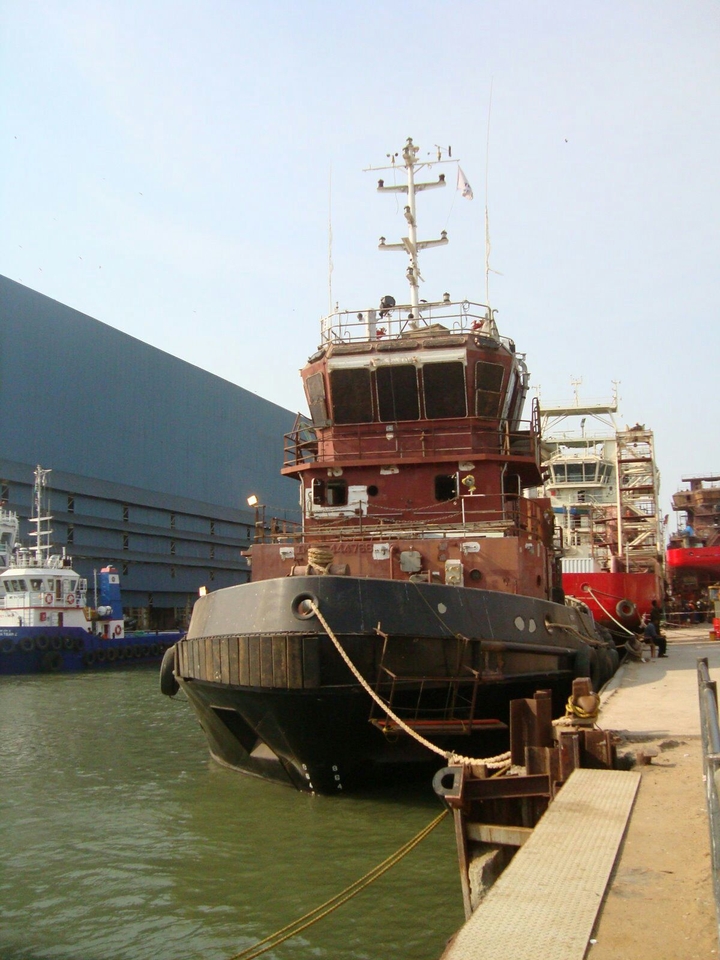 Thug Boat @ Mangalore Port.