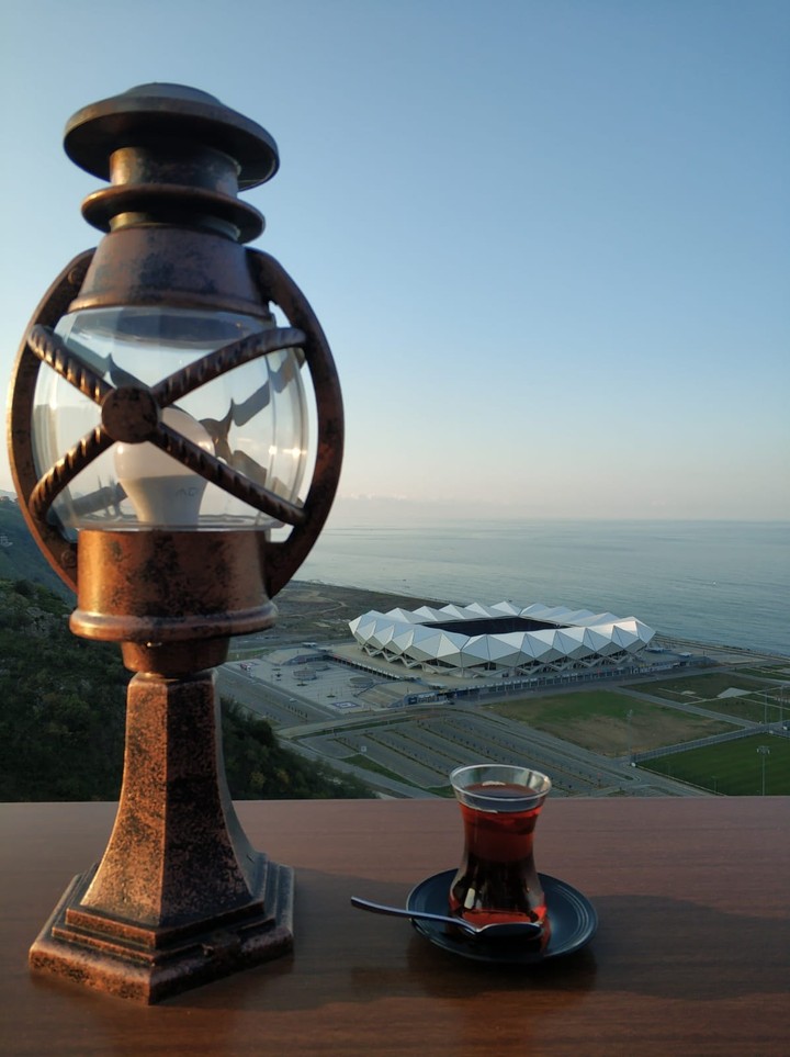 Manzaraya eşlik eden çay