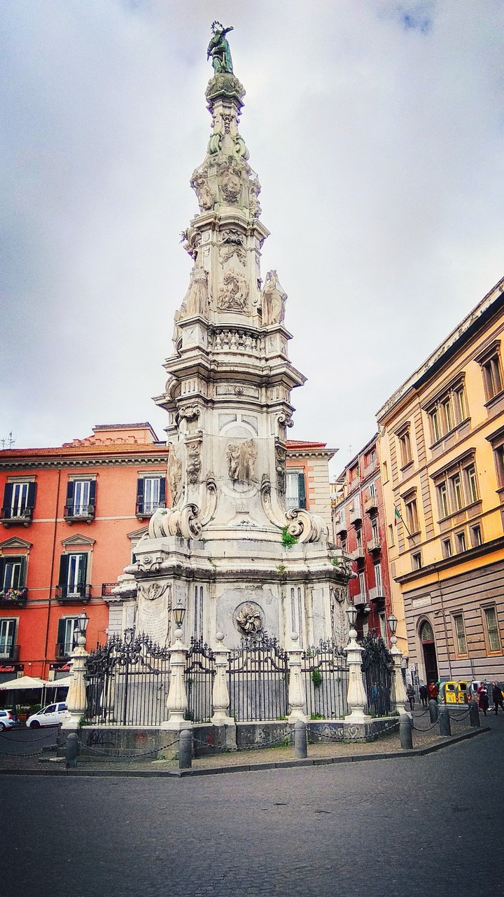 obélisque immacolata Madonna, Naples, Italie