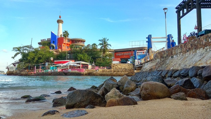 antiguo magico mundo marino, playa Caleta, Acapulco.