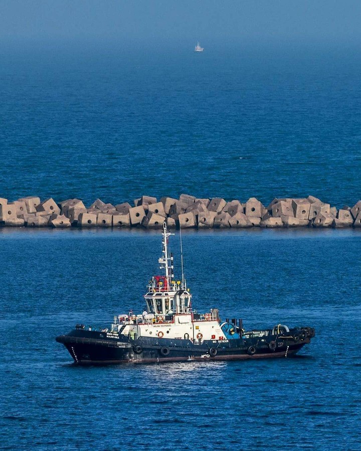 tugs