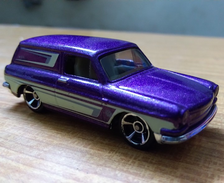 HOT WHEELS