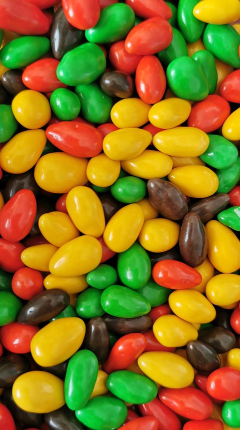 Chocolate coated sunflower seeds