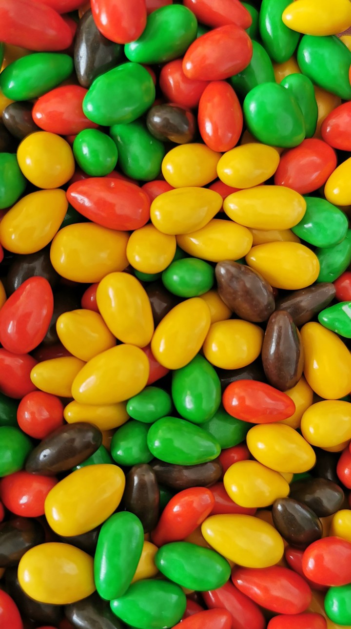 Chocolate coated sunflower seeds